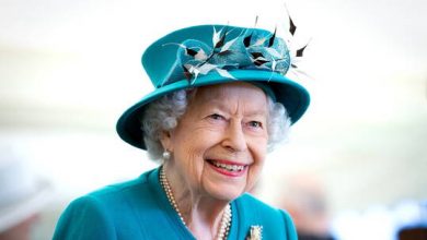 صورة الملكة إليزابيث الثانية لم تعد زعيمة لهذه الدولة