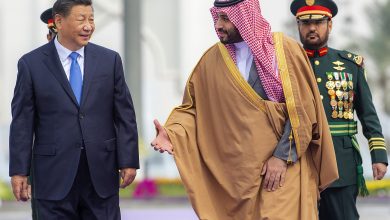 صورة ولي العهد السعودي والرئيس الصيني يوقعان اتفاقيات توائم بين رؤية المملكة 2030 و”الطريق الصينية”