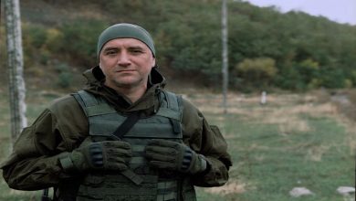 صورة كاتب روسي مشهور يتطوع للمشاركة في العملية العسكرية الخاصة