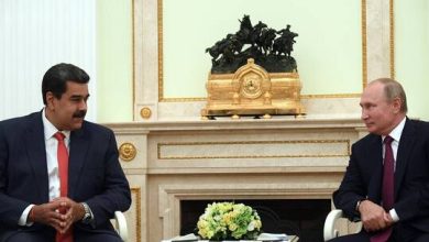 صورة بوتين يبحث مع مادورو علاقات الشراكة الاستراتيجية بين روسيا وفنزويلا