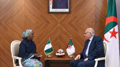 صورة عطاف يستقبل سفيرة جمهورية نيجيريا الفيدرالية بالجزائر السيدة عائشة محمد غاربا