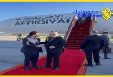 صورة رئيس الجمهورية يستقبل رئيس المجلس الرئاسي الليبي بمطار هواري بومدين الدولي