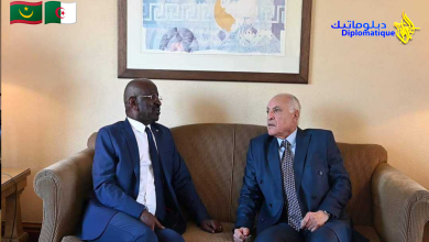 Photo de Addis-Abeba : Attaf tient des discussions bilatérales avec le ministre des Affaires étrangères, de la Coopération et des Mauriciens à l’étranger de la République islamique sœur de Mauritanie, M. Mohamed Salem Ould Marzouk